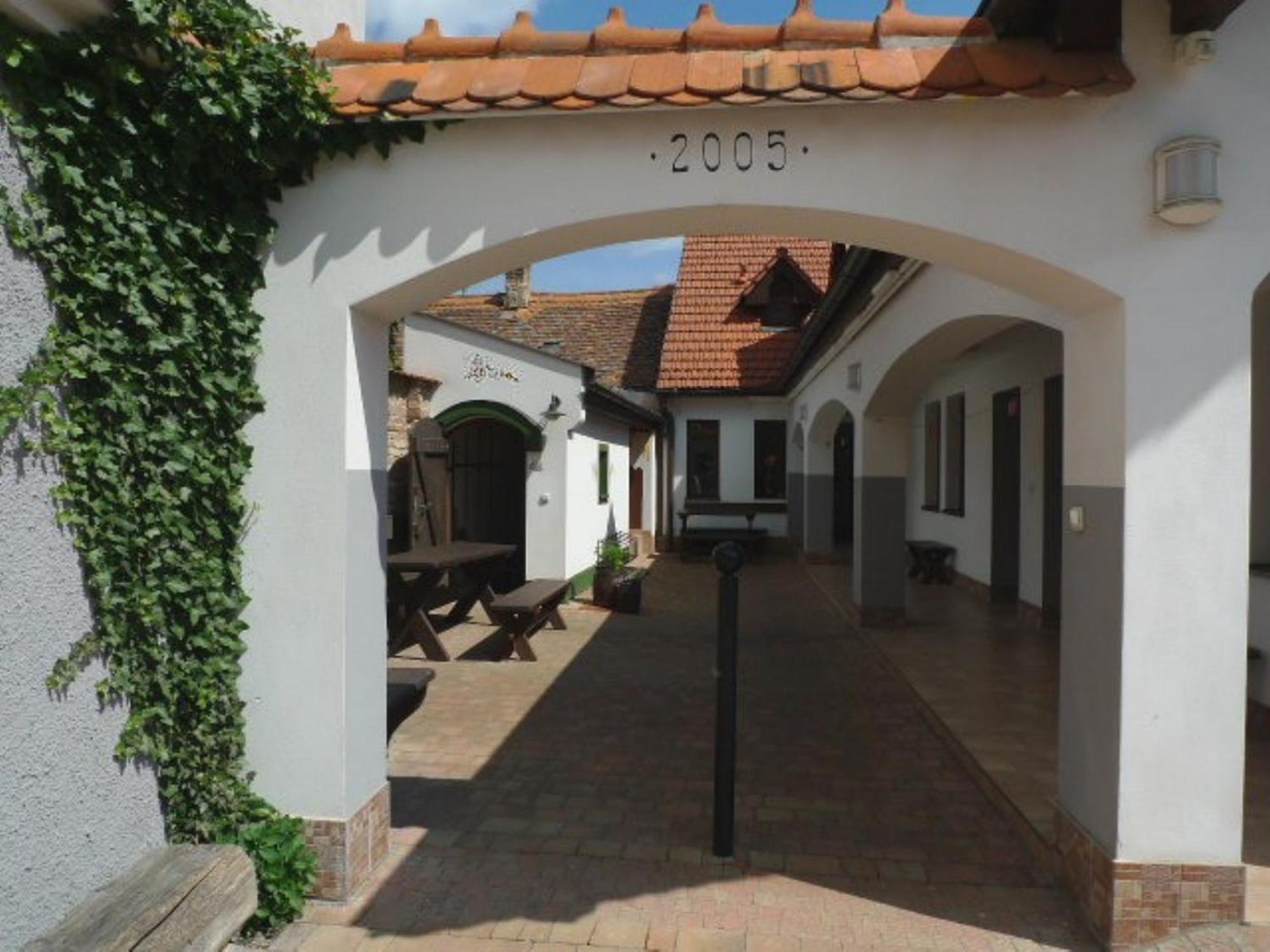 Pension Cerny Jezdec เลดนิตเซ ภายนอก รูปภาพ