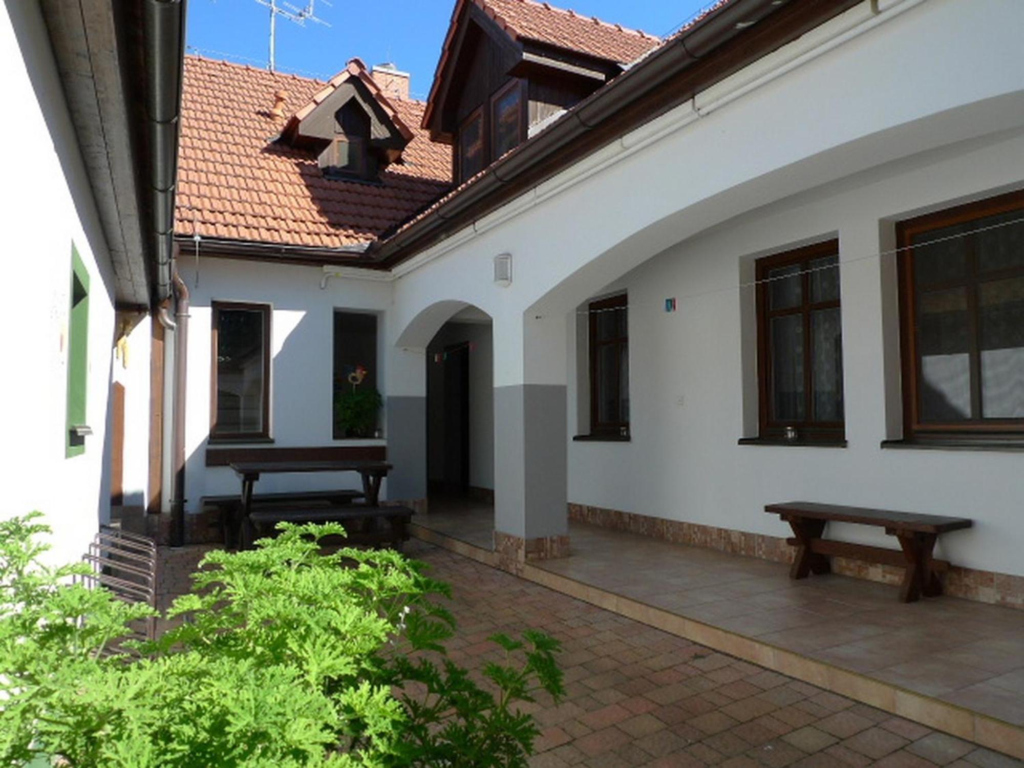 Pension Cerny Jezdec เลดนิตเซ ภายนอก รูปภาพ